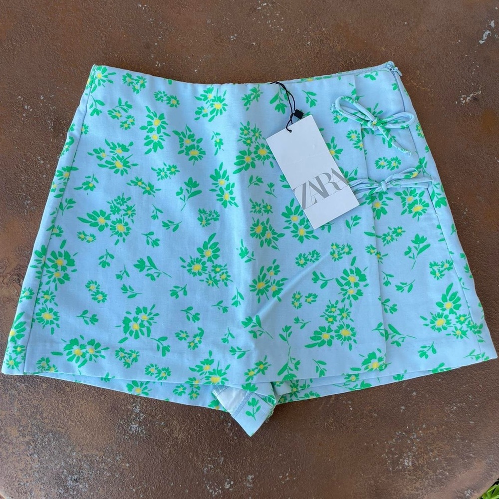 NWT Zara blue floral skort